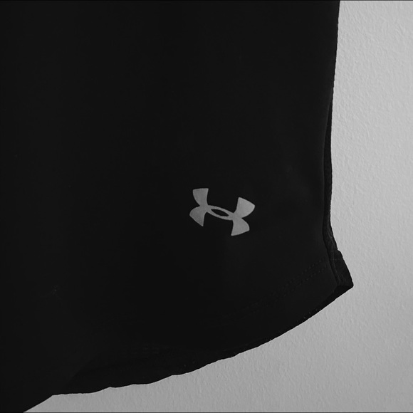 2/$20 BLACK UNDER ARMOUR T-SHIRT - Picture 2 of 2